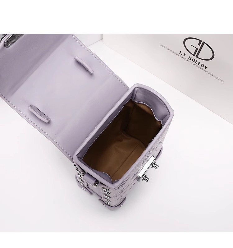 Show 2025 Stylish Cross body Bag with Star Pattern and Metal Hardware Women Accessory for Daily Use and Evening Party