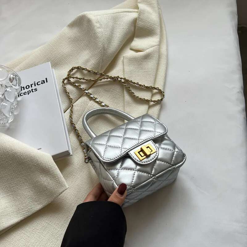 Fashion Mini 2025 Bag for Women, Versatile Crossbody, Red Envelope, High Grade, Dia Grid Chain, Single Shoulder Small Square Women, Crossbody, Envelop