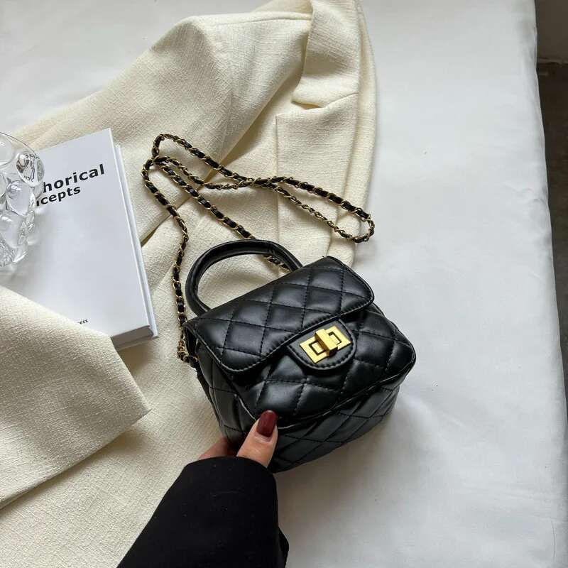 Fashion Mini 2025 Bag for Women, Versatile Crossbody, Red Envelope, High Grade, Dia Grid Chain, Single Shoulder Small Square Women, Crossbody, Envelop