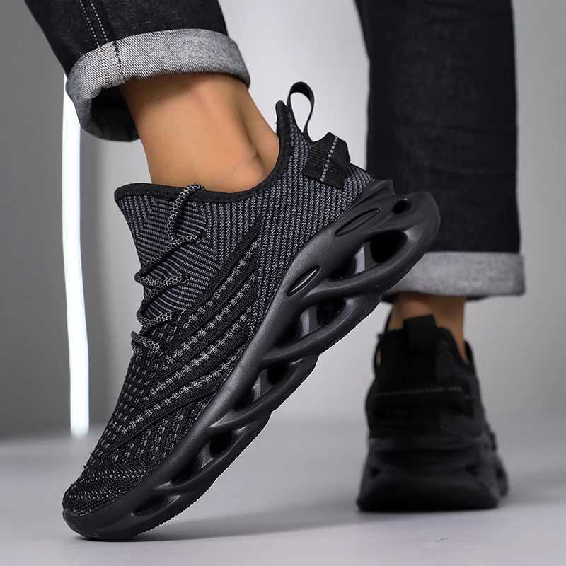 Mens shoes breathable sports shoes suitable for mesh tennis running outdoor activities red flying wearing smooth sports shoes Y250320