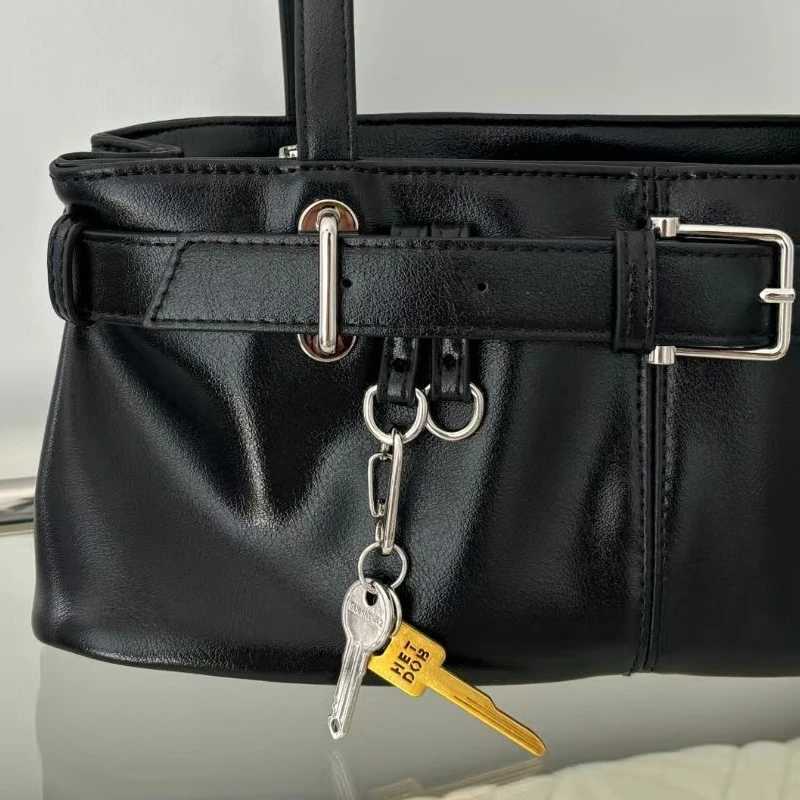 Korean casual underwear shoe bag suitable for luxury designer handbags wallets 2025 new PU buckle decorative key pendant Y250318