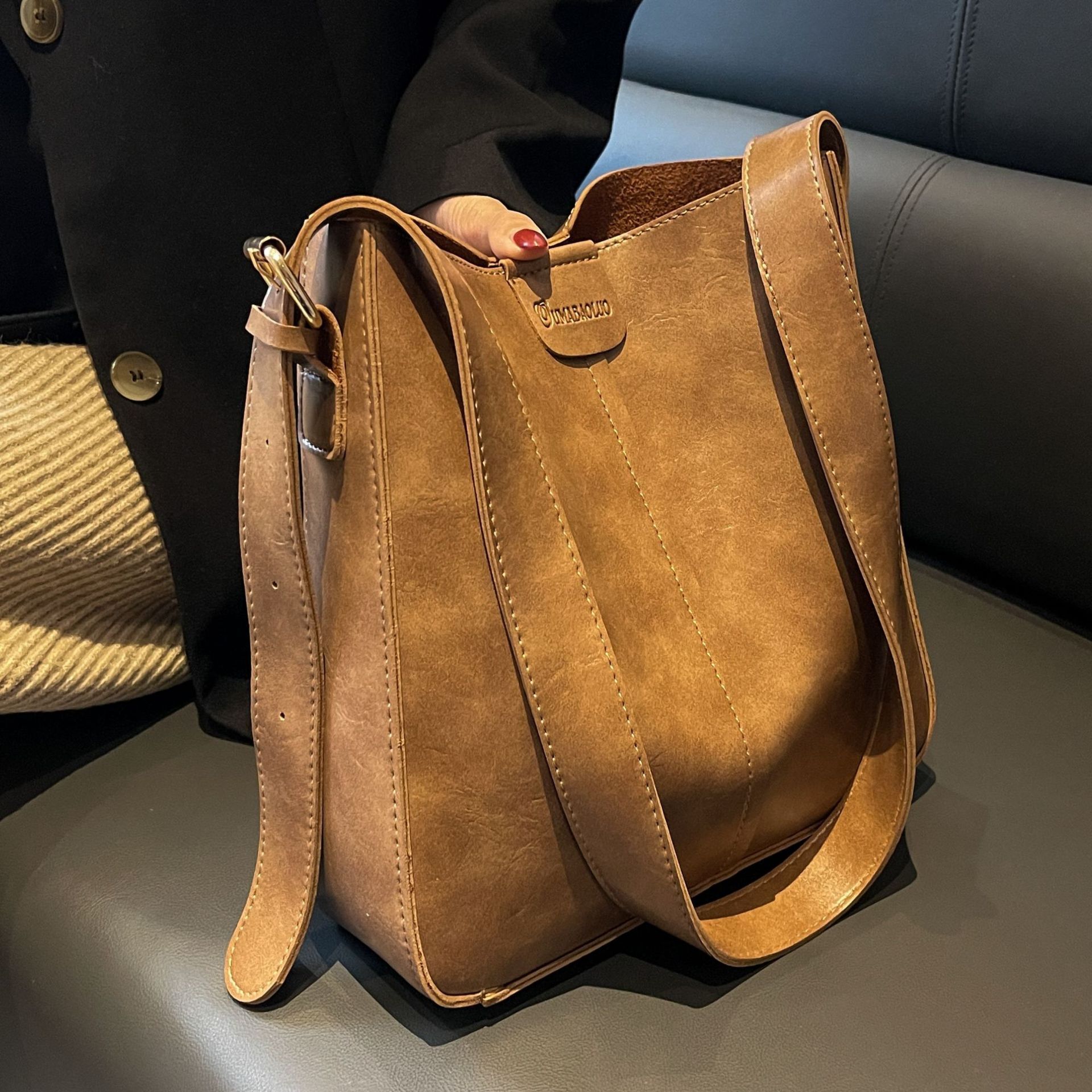 Fashionable Bucket fashion New Korean Version Popular Casual Large Capacity Niche Single Shoulder Women's Bag Fashion Shoulder Bags