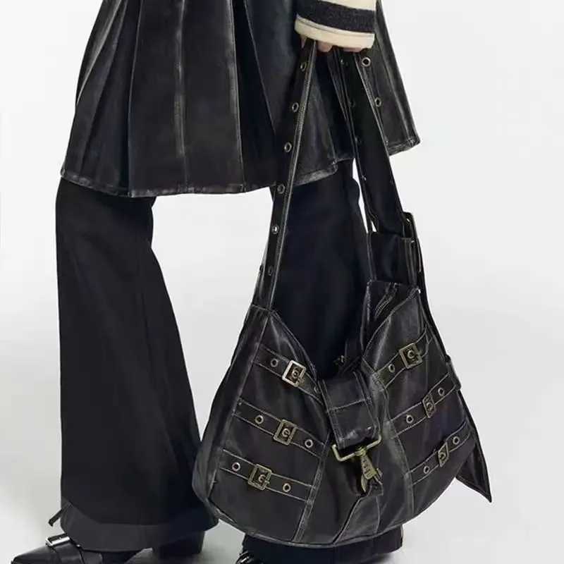Punk Pu Leather Handbag Metal Butt Shoder Bags Tote Wan Bag Large Capacity Cmuting Storage Bag Purse Y250318
