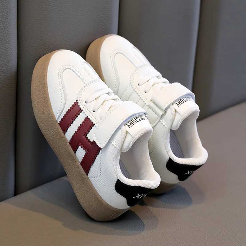 Spring and autumn childrens sports training shoes boys and girls moral training sports shoes childrens soft soled casual shoes skateboarding shoes W25