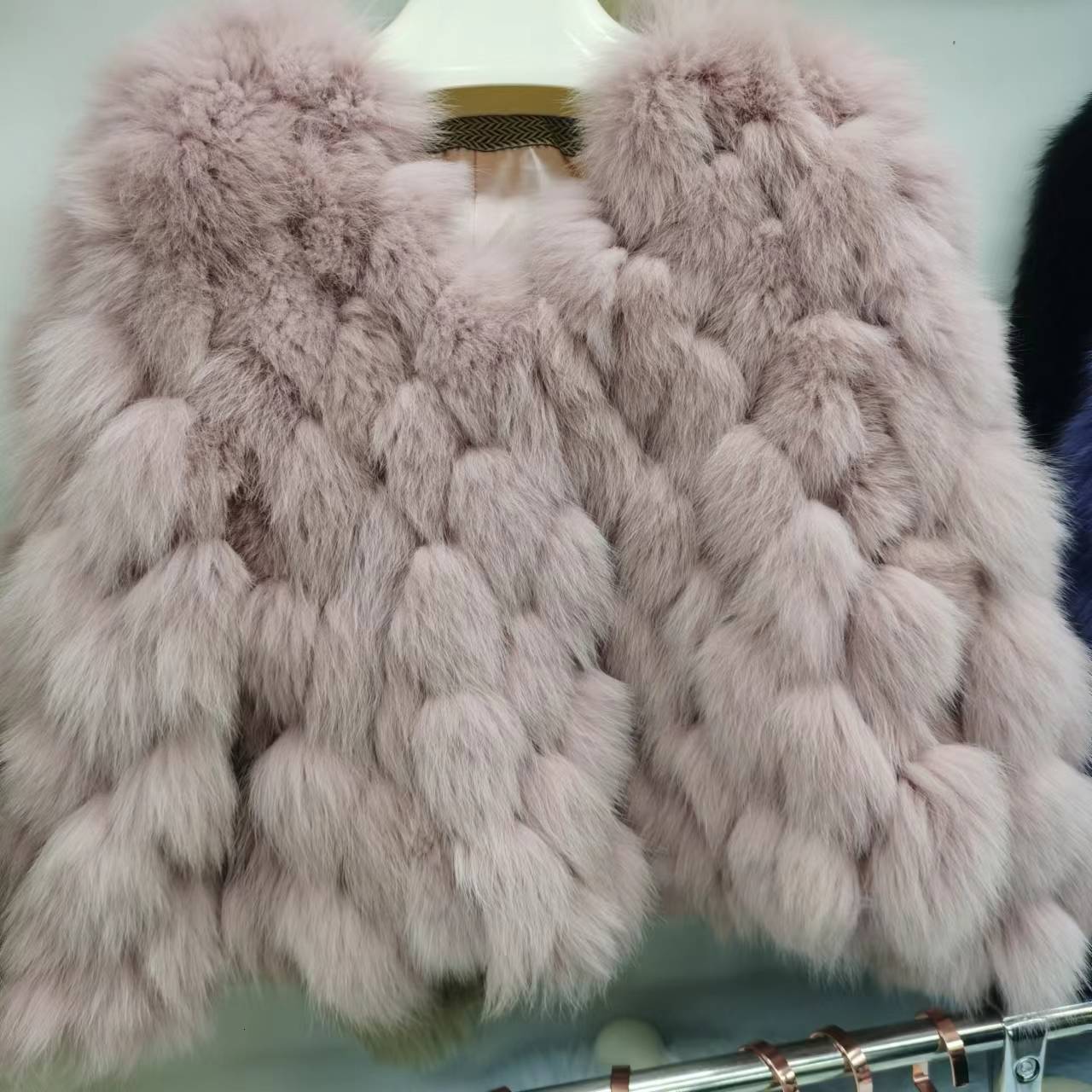 Fashionable new net red Tiktok same fox coat women's car stripe tassel short real fur grass autumn and winter