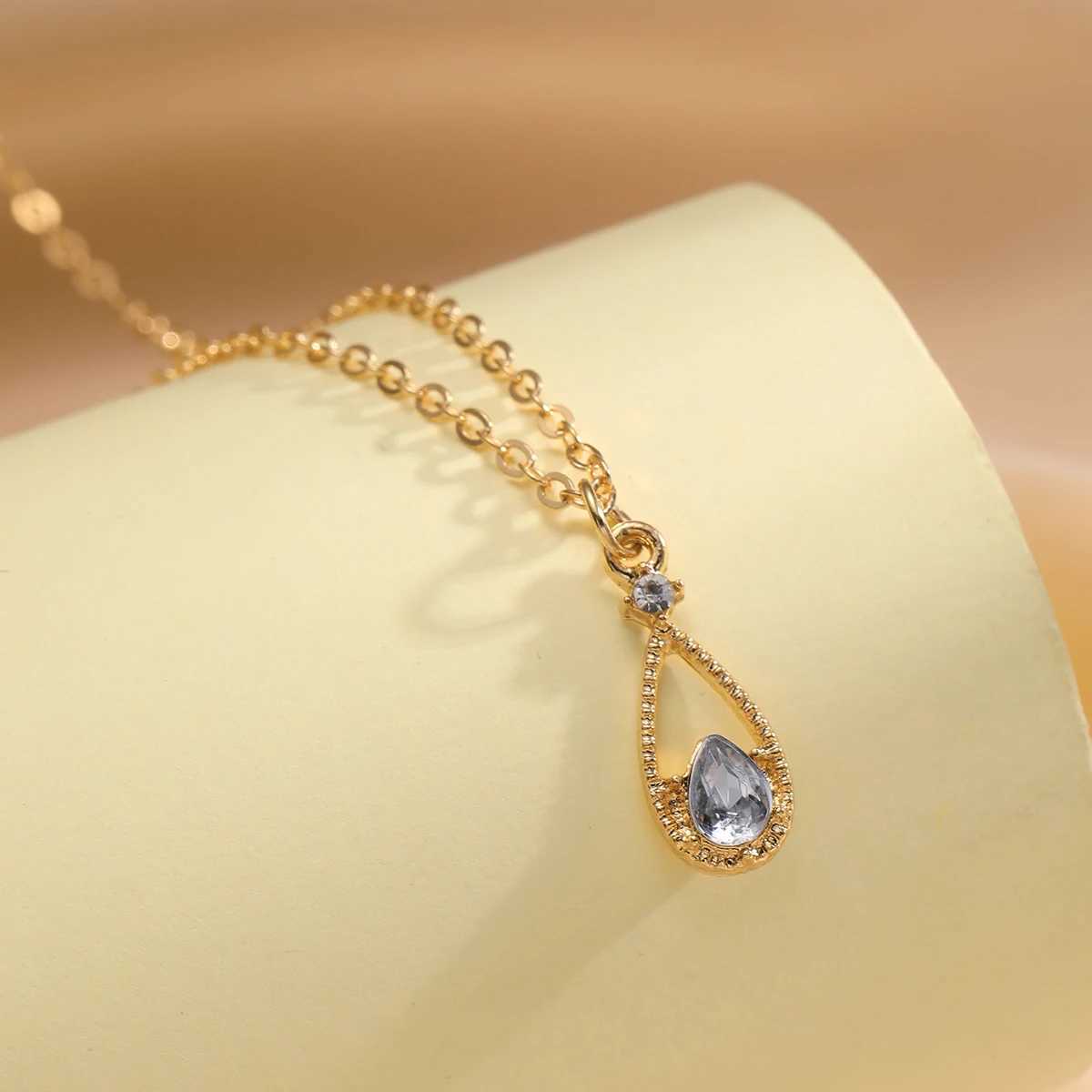 French Micro-inlaid Zircon Water Drop Temperament Super Immortal Necklace Girl Student Clavicle Chain Girl Ins Cold Breeze W250318