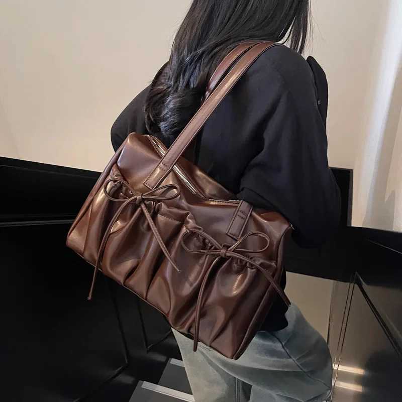 Leftside Bow Design PU leather underwear bag suitable for Wen 2025r trend new Fi Y2K handbag womens travel shoe bag Y250318