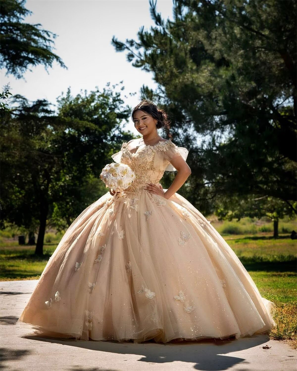 Ball Gown Quinceanera Dresses Puff Sleeve Butterfly Appliques Deep V-Neck Lace-up Tulle Plus Size Sweet 15 16 Princess Birthday Party Gowns Vestidos D