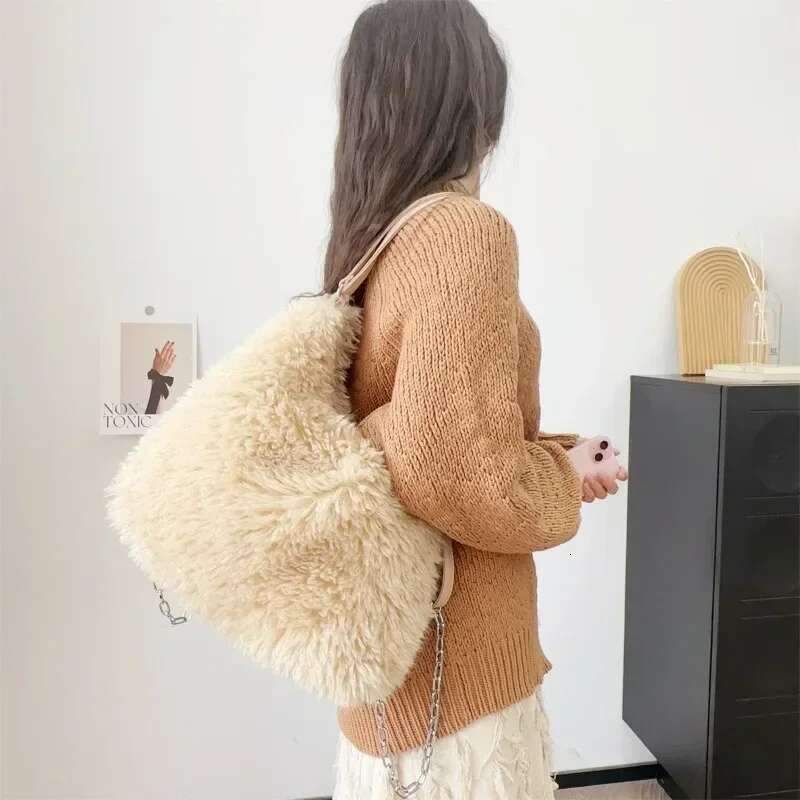 Meet You Women Fluffy Plush Shoulder Winter Large Capacity Soft Warm Faux Fur Wool Bag Female Fashion Travel Backpack 2024