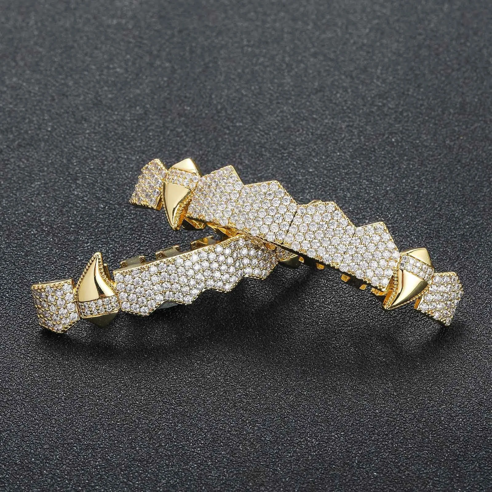 Hiphop Iced Out 5A Zircon Teeth for Men Body Piercing Jewelry Cubic Zirconia Tooth Grills 8/8 Cap Set Halloween 250318
