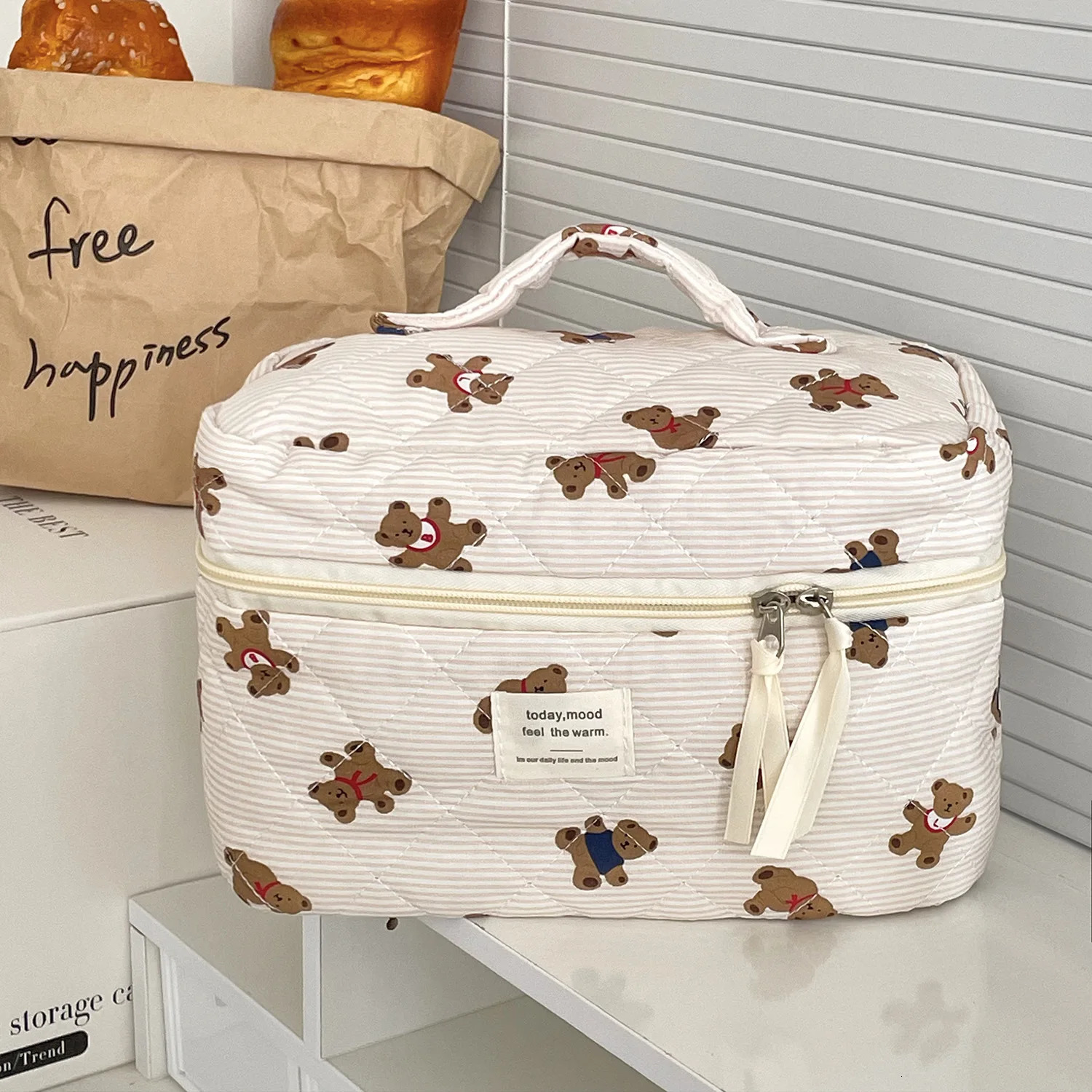 Womens Cosmetic Bag Striped Bear Makeup Bag Cartoon Go Out Large Capacity Toiletry Storage Bag Bolsa De Maquillaje Viaje Sweet 250314