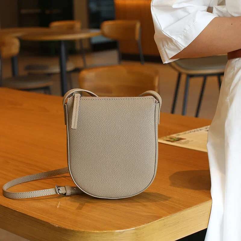 2024 New Casual Genuine Leather Women Cell Phone Bag Mini Shoulder Bags Solid Pocket Wallets Female Coin Case Small Purses Brown