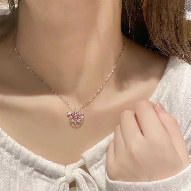 Y2K Pink Planet Heart Shaped Zircon Pendant Necklace Womens Fashion Aesthetics Cravik Chain Necklace Valentines Day Gift Party Jewelry W250318