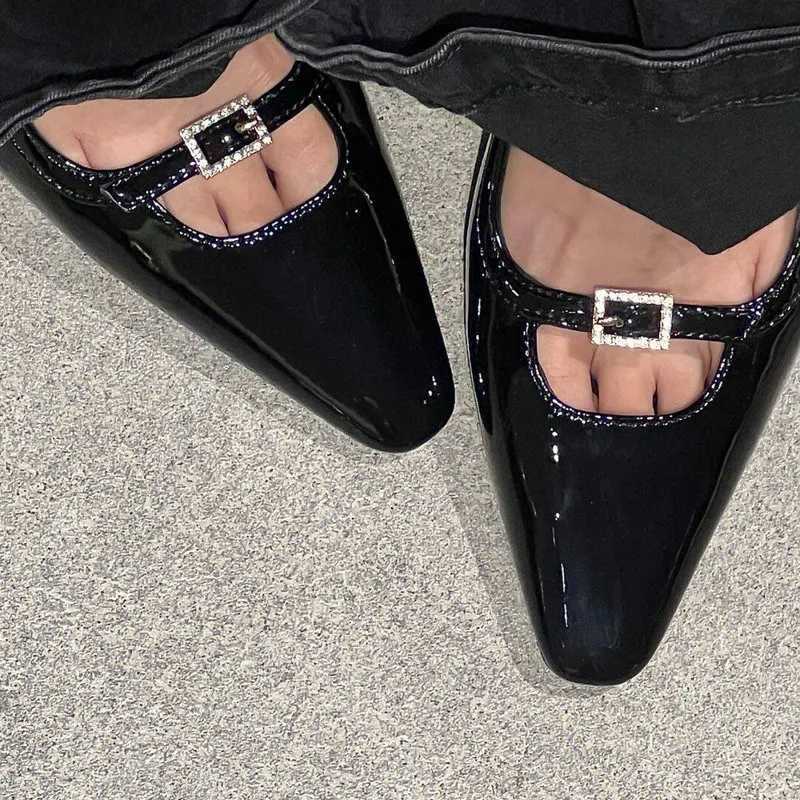 2024 Black patent leather high H new royal sisters drill button pump square stiletto shoes Fem Y250317