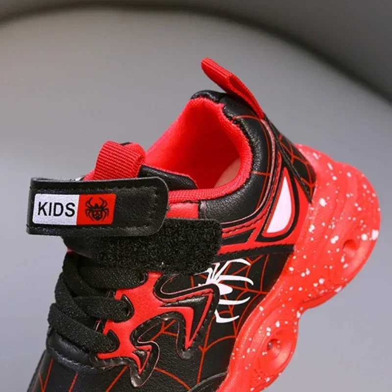 Spring/Summer New Korean Edition Leather Spider Man Single Shoes LED Light Childrens Shoes 1-6 Year Old Boys Sports Shoes W250318