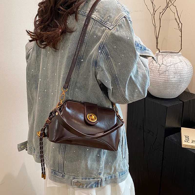 Crossbody Bag Fi Wen Bags Retro Leather Handbag Simple Womens Wild Shooter Messenger Bag Y250318
