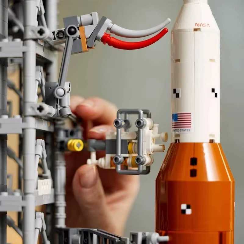 2025 New Product Super Space Shuttle Rocket Building Block Artemis Space Launch System Model Building Kit Space SLS Brick ToyXJ250318