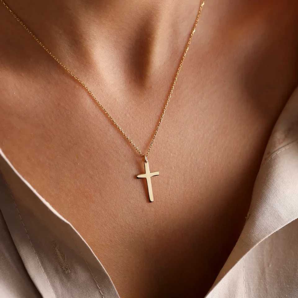 Fashionable stainless steel cross gold silver necklace suitable for women exquisite necklace jewelry birthday gift W250318