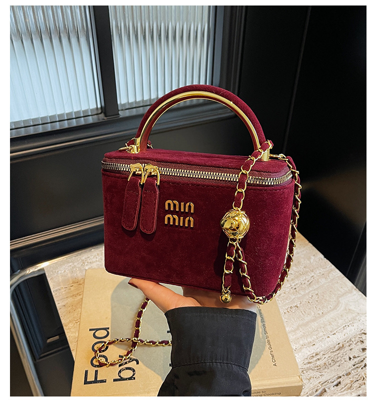 Small and niche ins mini bag fashion frosted box bag in winter Trendy chain shoulder bag for single shoulder and crossbody