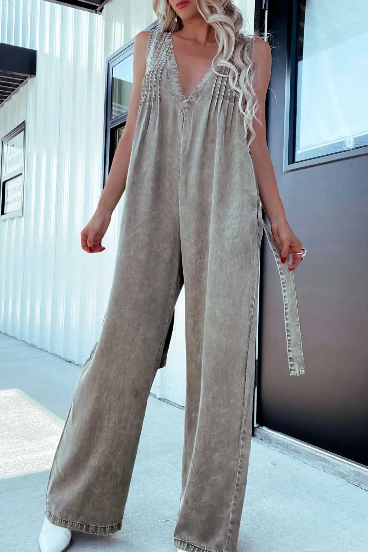 Womens fashionable pocket sized shirt decorated denim casual jacket one-piece loose leg sexy backless and unwashed denim jumpsuit X250318