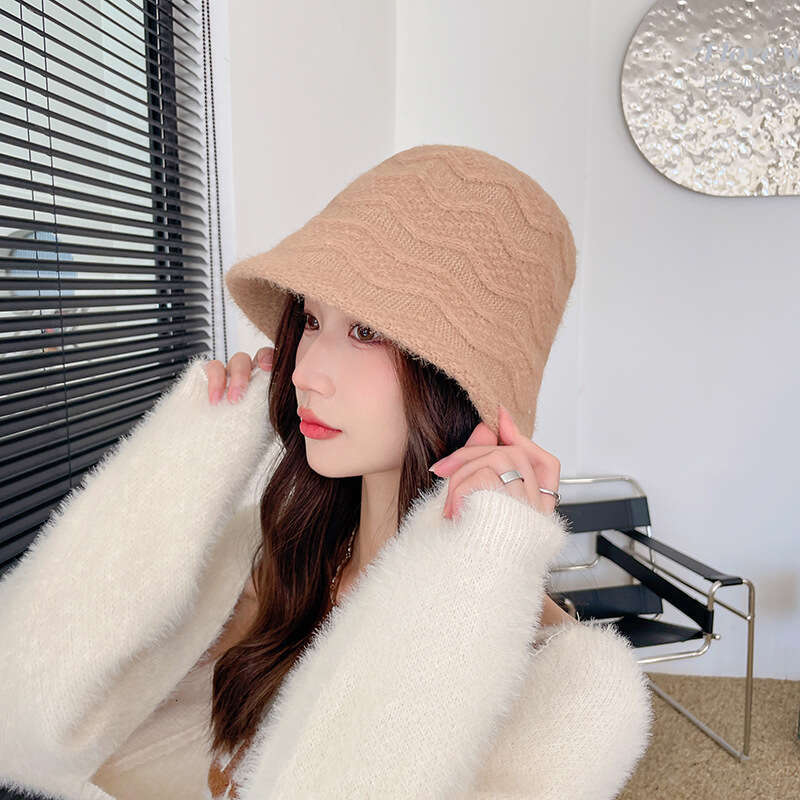 Minimally designed with yarn, suitable for round faced bucket and face covering fisherman hat