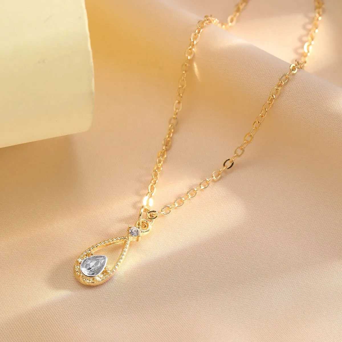 French Micro-inlaid Zircon Water Drop Temperament Super Immortal Necklace Girl Student Clavicle Chain Girl Ins Cold Breeze W250318