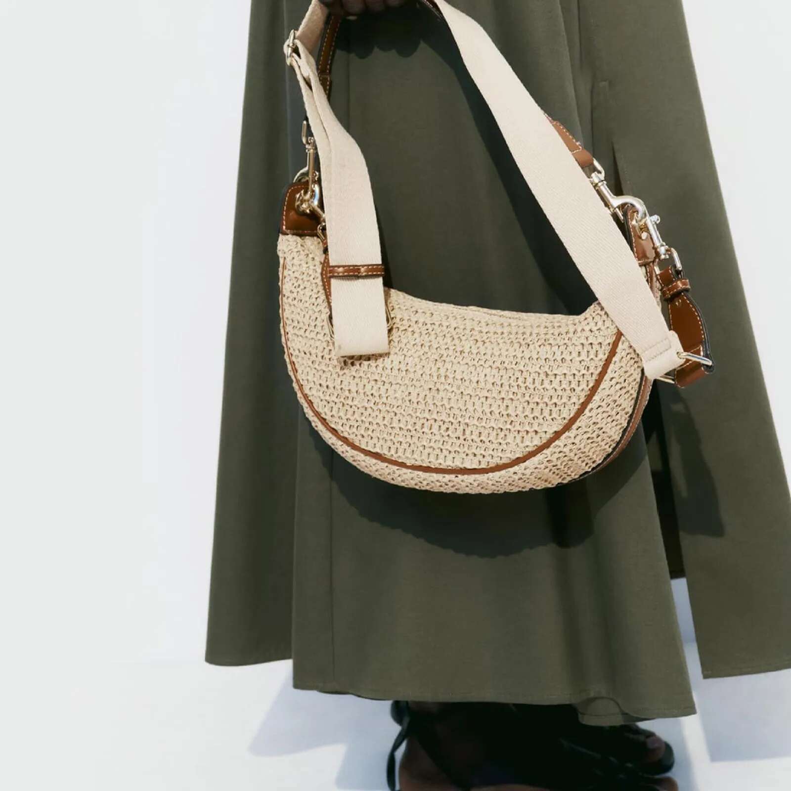 Straw Hand-Woven Handbag Moon Shape Rattan Big Capacity Drawstring Casual Beach Shoulder Crossbody Bag For Women