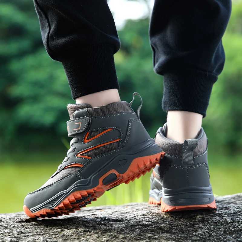 Children Casual Luminous Shoes For Boys Breathable Sneaker Winter Warm Plush Kids Hook Loop Non-slip Hiking Sports Shoes W250318