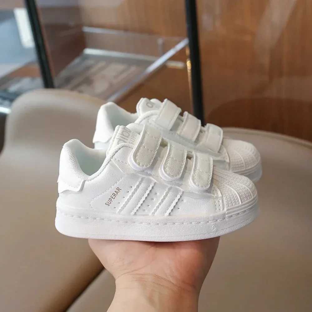 Childrens sports shoes childrens fashion design white anti slip casual shoes boys and girls hook breathable shoes childrens outdoor coaching machine W