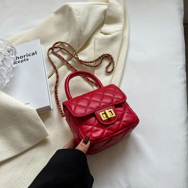 Fashion Mini 2025 Bag for Women, Versatile Crossbody, Red Envelope, High Grade, Dia Grid Chain, Single Shoulder Small Square Women, Crossbody, Envelop