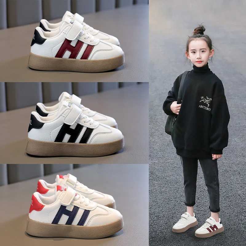 Spring and autumn childrens sports training shoes boys and girls moral training sports shoes childrens soft soled casual shoes skateboarding shoes W25