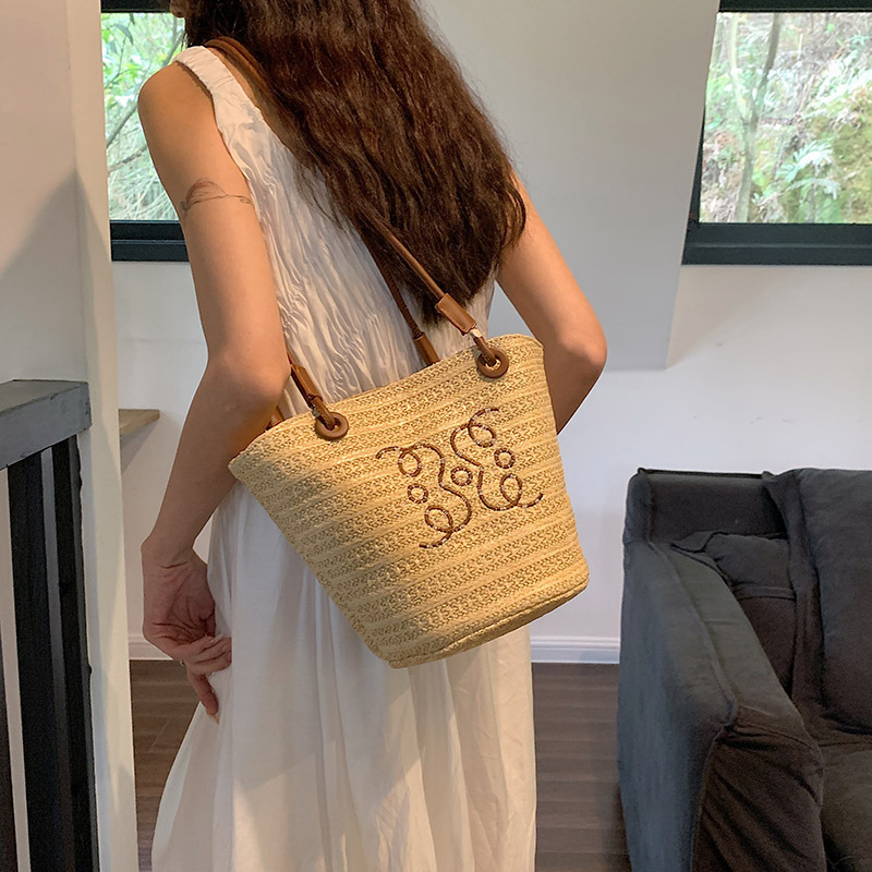 2025 New Women s Large Capacity Woven Bag Fashion Designer Original Handbag Summer Beach Straw Bucket Bag Leisure Storage Bag Crossbody Bag Shoulder B