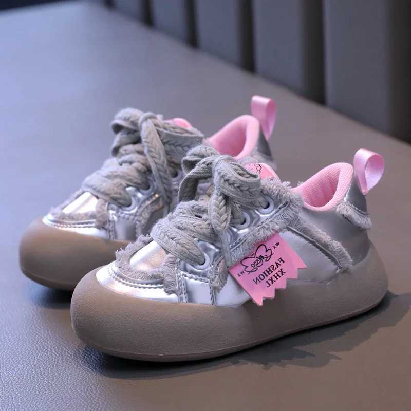 Spring 2025 low top sports shoes suitable for students anti slip childrens running sports shoe designer walking shoes for boys W250318
