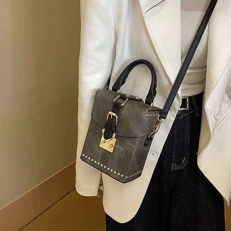 Handbags For Women 2025 New Vintage Leather Small Square Commuter High Quality Rivet Box Crossbody Shoulder Bag Woman