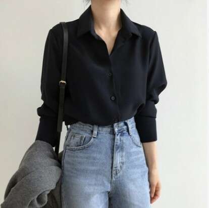 2022 Autumn Women's Long sleeved Spring Design Feeling Small and Popular Black Top Hong Kong Flavor Temperament Covering Belly Shirt