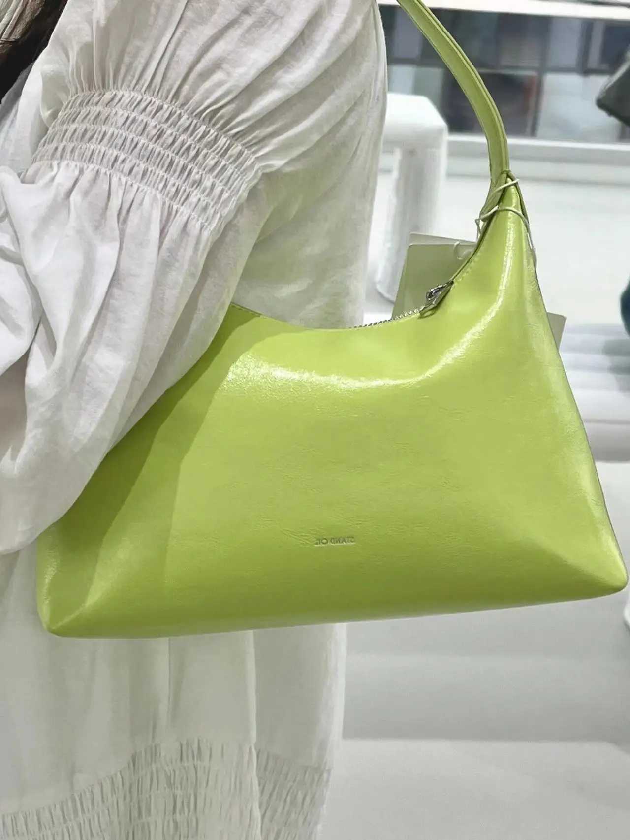 Wendys same Korean standoil fl bodied bag wens fl bodied handbag underarm bag Y250318