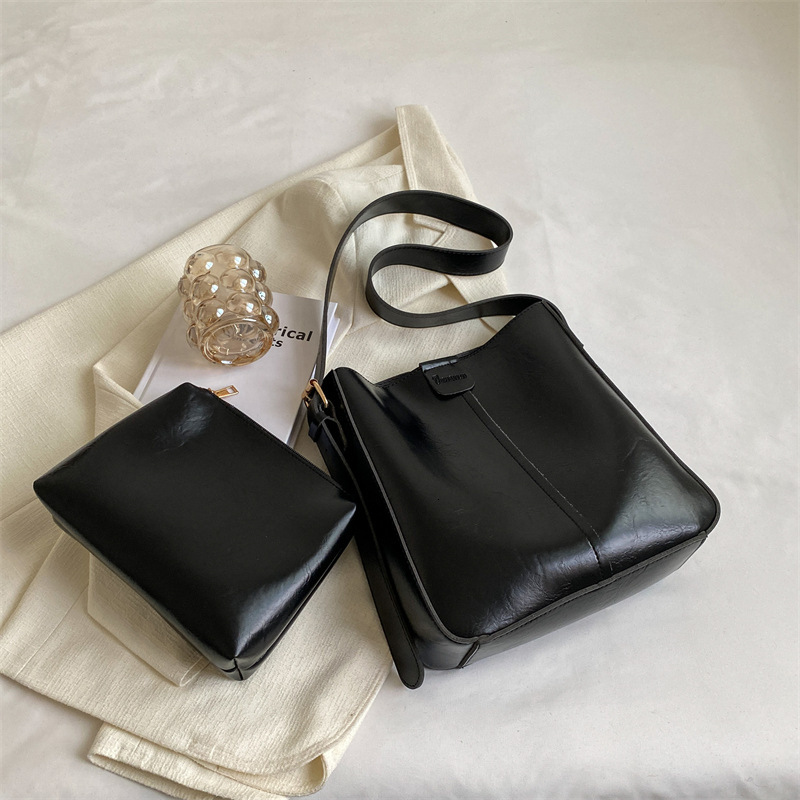 Fashionable Bucket fashion New Korean Version Popular Casual Large Capacity Niche Single Shoulder Women's Bag Fashion Shoulder Bags