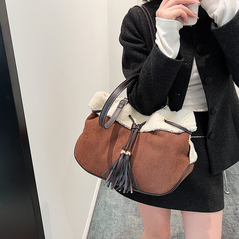 New Trendy Designer Original Women s Handbag Plush Splicing Drawstring Bucket Crossbody Bag Large Capacity Fashionable Shoulder Bag Tassel Casual Stor