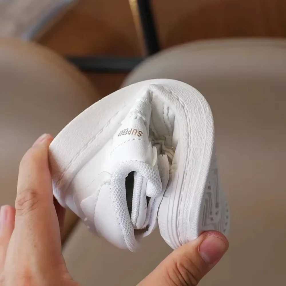 Childrens sports shoes childrens fashion design white anti slip casual shoes boys and girls hook breathable shoes childrens outdoor coaching machine W