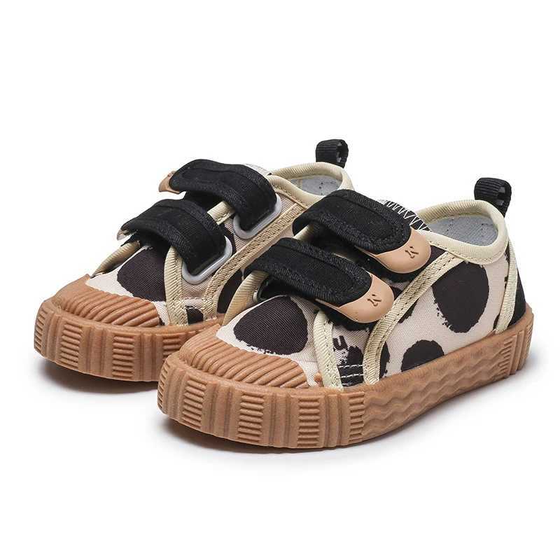 Childrens canvas sports shoes childrens black non slip casual shoes breathable and comfortable running shoes for boys and girlsXJ250318