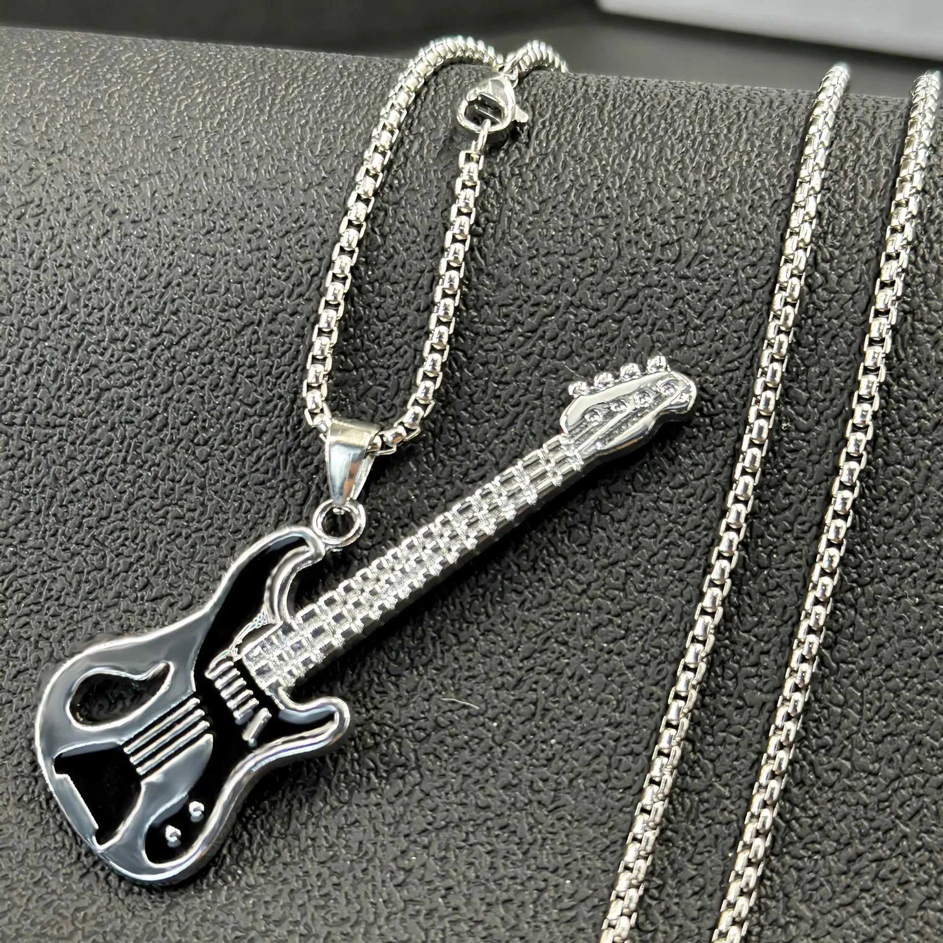 Punk style mens guitar pendant high-quality rock hip-hop personalized mens necklace fashionable jewelry W250318