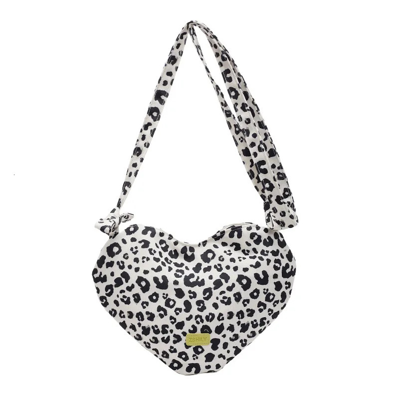 New 2025 Heart Shaped Shoulder Bag Fashion Leopard Chain Crossbody Bag Plush Handbag Cute Zipper Purse For Womans Tote Bag Gift R250318