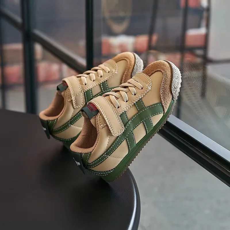 2025 new childrens soft soled board shoes boys anti slip sports shoes lightweight running shoes casual shoes W250318