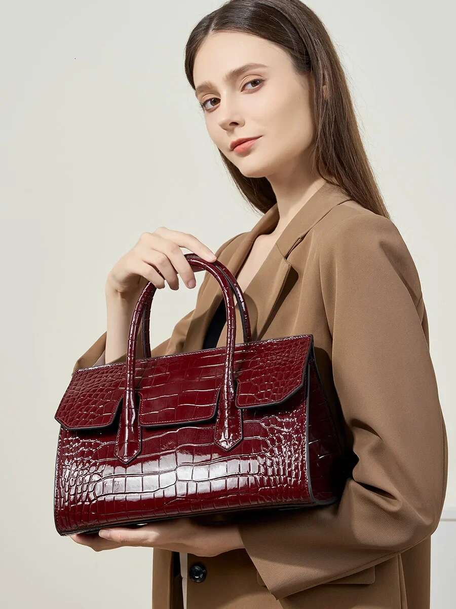 2024 New Patent Leather Women Shoulder Bag Ladies Cowhide Commute Satchels Crocodile Handbag High Quality Cowskin Messenger Bags