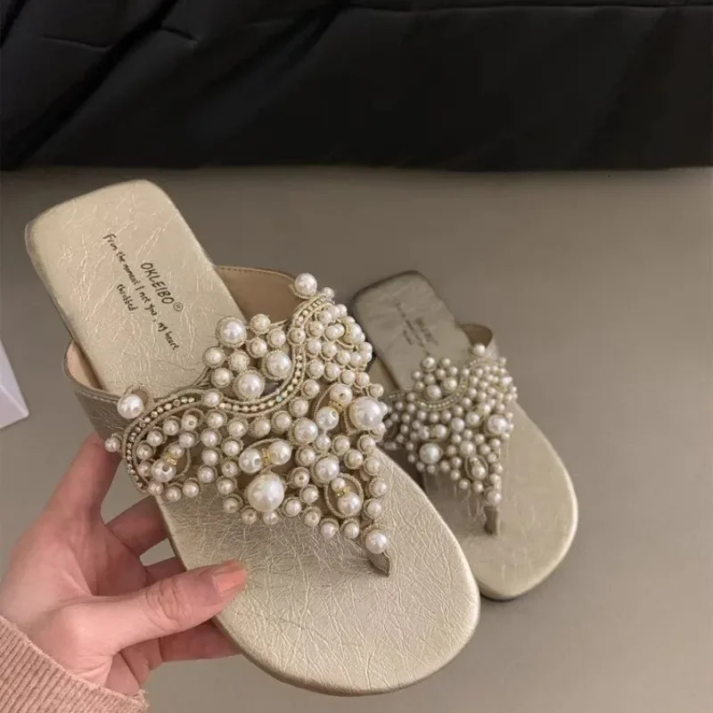 Flat Slippers Womens Summer Pearl Versatile Soft Soled Ethnic Style Clip-toe Sandals with Low Heels 250318
