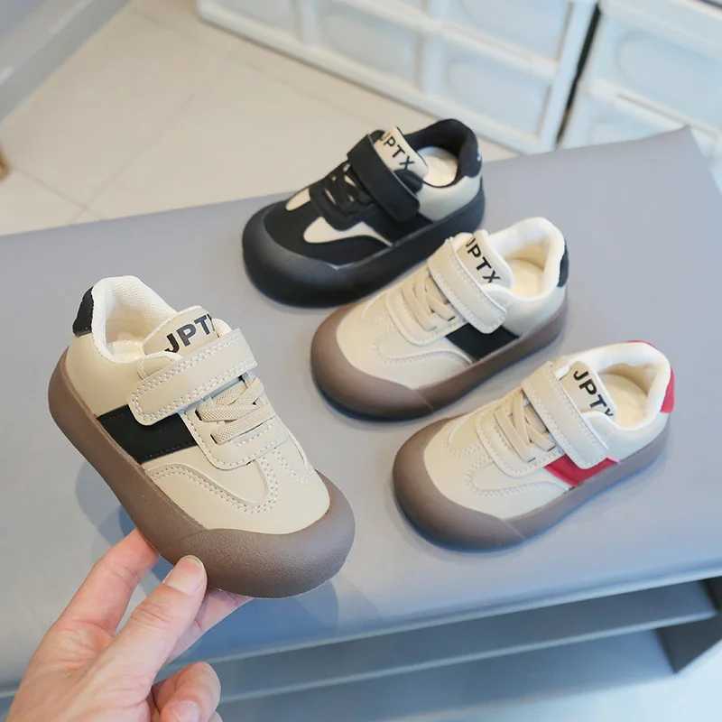 Baby walking shoes with anti slip soft sole boys and girls coaching shoes toe cover anti kick 2025 new fashion childrens sports shoesXJ250318