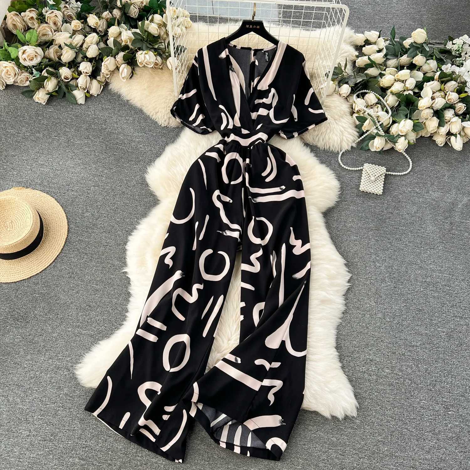 Summer casual womens printed wide leg jumpsuit womens V-neck short puff Slve high waisted loose jumpsuit new fashion X250318
