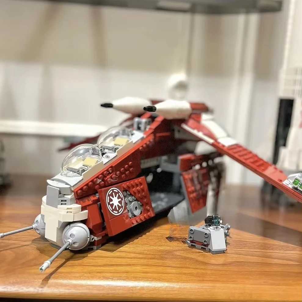 1083 pieces of space warfare Coruscant Guard Gunship Building Blocks assembled by 5 people toy building blocks childrens and adult giftsXJ250318
