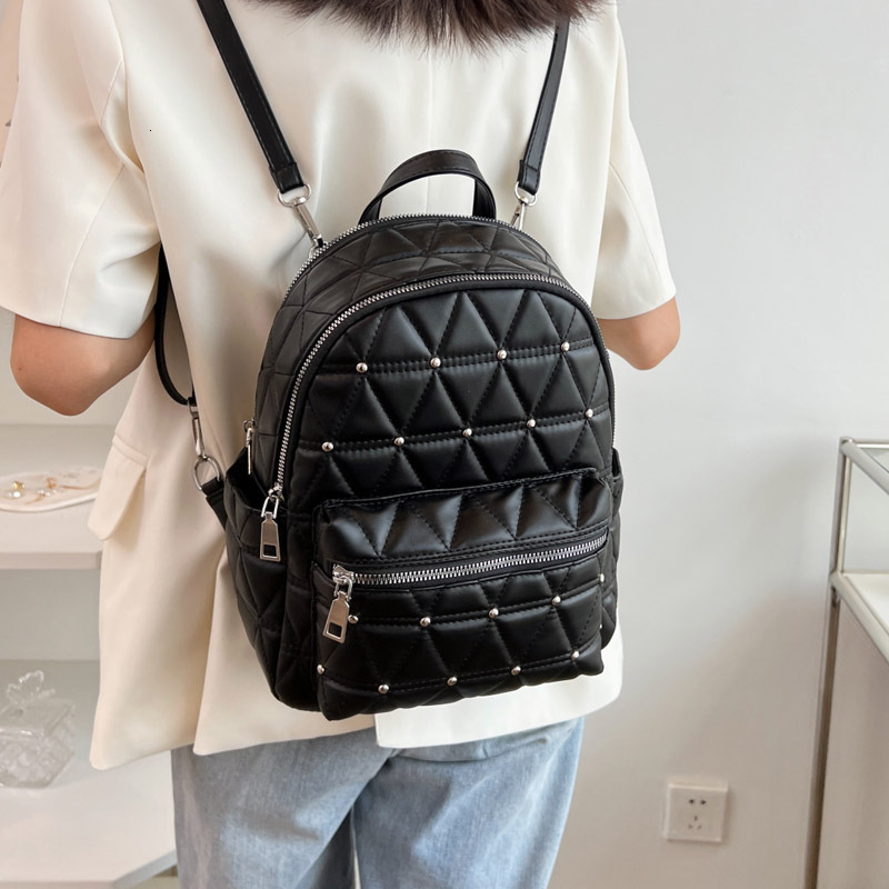 High Quality Lingge 2025 Spring/summer Women s Large Capacity Backpack New Simple High End Designer Fashion Multi Functional Backpack Outdoor Leisure 