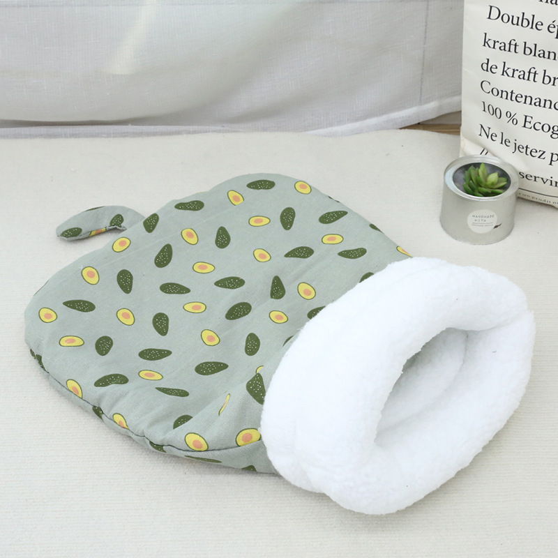 New Autumn and Winter Warm Pet Sleeping Bag Lamb Fleece Warm Cat Nest Drill Hole Bedding Semi Closed Dog Nest Suitable for Dogs